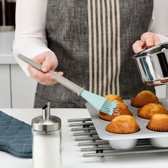 how to clean a pastry or basting brush